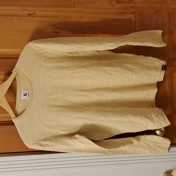 Mens light Dijon colored sweater - Picture 2 of 3